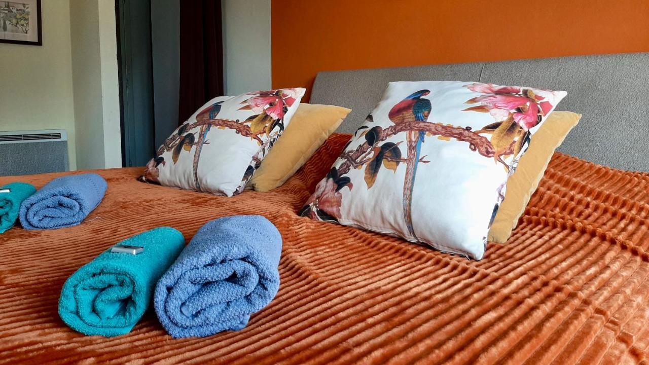 B&B Les Ecoliers Cherain Exteriör bild